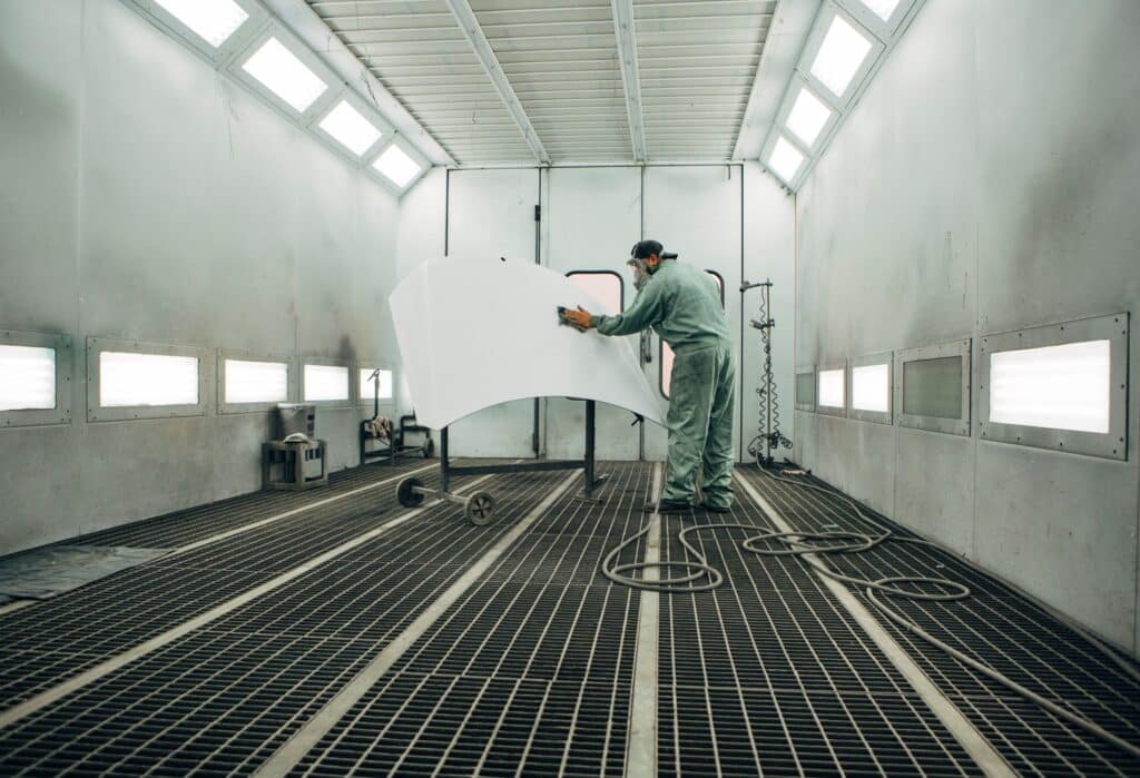 autófényezőkabin szakember